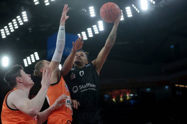 面对狼队 面对狼队